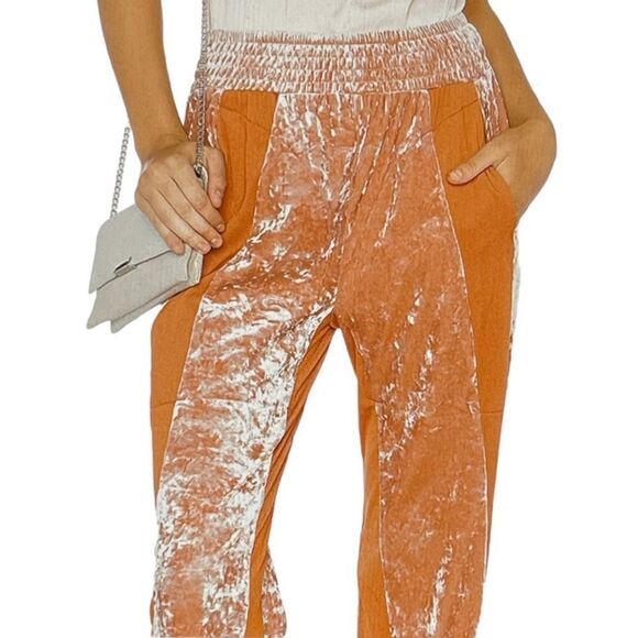 We are HAH 1 track mind pants in Rose
Crushed Velvet.Size S - Picture 5 of 14